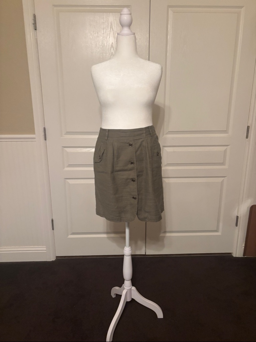 Anne Klein Olive Button-Front Mini Skirt with Flap Pockets